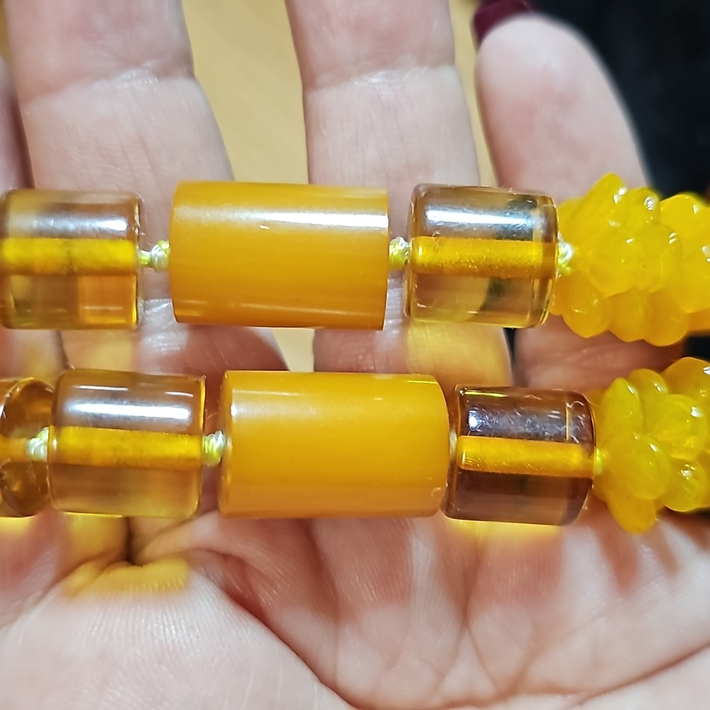 Stunning Amber Bakelite Necklace - Picture 8 of 11